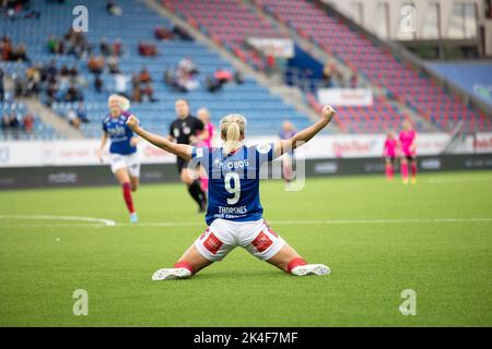 Oslo, Norwegen. 02. Oktober 2022. Oslo, Norwegen, 2. 2022. Oktober: Elise Thorsnes (9 Valerenga) feiert, nachdem sie während des Playoff-Spiels in Toppserien zwischen Valerenga und Rosenborg in der Intility Arena in Oslo, Norwegen, ihre Tornummer 200 in Toppserien erzielt hat (Ane Frosaker/SPP) Quelle: SPP Sport Pressefoto. /Alamy Live News Stockfoto