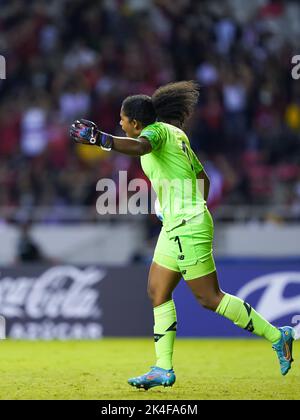 San Jose, Costa Rica. 16. August 2022. San Jose, Costa Rica, 16. 2022. August: Torhüterin Genesis Perez (1 Costa Rica) feiert ihre Rettung beim Elfmeterstoß während des FIFA U20 Frauen-Fußballspiels Costa Rica 2022 zwischen Brasilien und Costa Rica im Estadio Nacional in San Jose, Costa Rica. (Daniela Porcelli/SPP) Quelle: SPP Sport Press Foto. /Alamy Live News Stockfoto