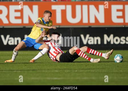 WAALWIJK - (lr) Dario van den Buijs von RKC Waalwijk, Tobias Lauritsen von Sparta Rotterdam während des niederländischen Eredivisie-Spiels zwischen RKC Waalwijk und Sparta Rotterdam am 2. Oktober 2022 im Mandemakers Stadium in Waalwijk, Niederlande. ANP ROY LAZET Stockfoto