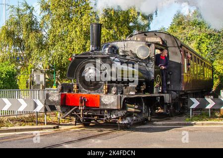 L&Y Pug 1097/1910 „No. 19′ Vintage Steam Train, eine kleine 0-4-0. Dampflokomotive, die von der Lancashire and Yorkshire Railway für Rangieraufgaben bei der Okt. 2022 Herbstdampfgala, Okt. 2022 Herbstdampfgala gebaut wurde Stockfoto