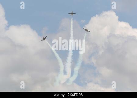 Abuja, Nigeria. Oktober 1. 2022. Die nigrische Luftwaffe marschieren während des 62.-jährigen Jubiläums zum nigrischen Unabhängigkeitstag. Stockfoto