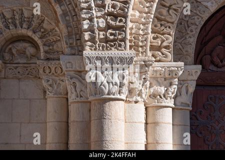 Die Westfront von Notre Dame la Grande, Poitiers Stockfoto