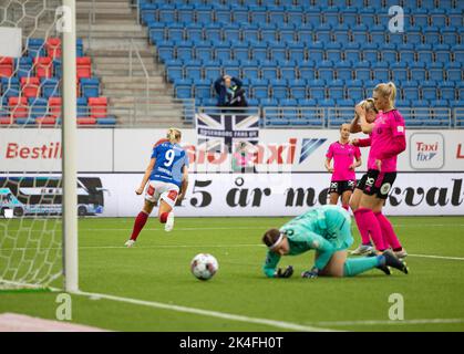Oslo, Norwegen. 02. Oktober 2022. Oslo, Norwegen, 2. 2022. Oktober: Elise Thorsnes (9 Valerenga) feiert nach dem 1-0. Tor während des Playoff-Spiels in Toppserien zwischen Valerenga und Rosenborg in der Intility Arena in Oslo, Norwegen (Ane Frosaker/SPP) Quelle: SPP Sport Pressefoto. /Alamy Live News Stockfoto