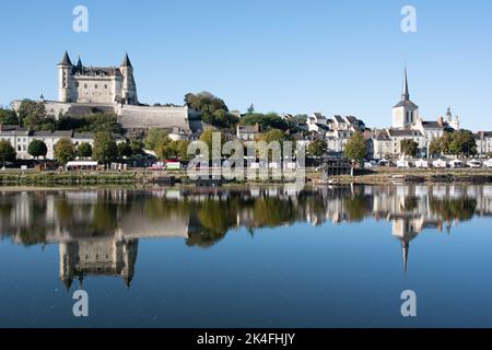 Saumur von L'Île d'Offard aus gesehen Stockfoto