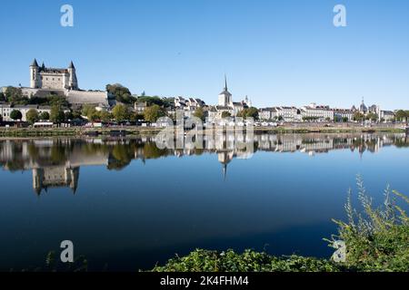 Saumur von L'Île d'Offard aus gesehen Stockfoto