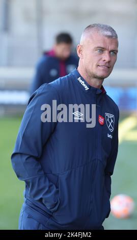 DARTFORD ENGLAND - OKTOBER 02 :Paul Konchesky Manager von West Ham United Women während des FA Women's League Cup Spiels zwischen London City Lionesse Stockfoto