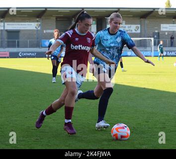 DARTFORD ENGLAND - OKTOBER 02 : Jessica Ziu von West Ham United WFC während des FA Women's League Cup-Spiels zwischen London City Lionesses Women gegen Stockfoto