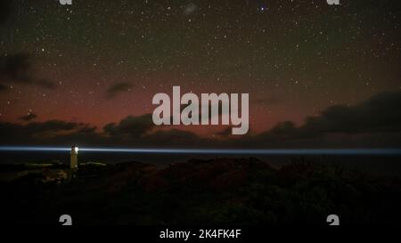 Der Cape Schanck Leuchtturm in einer sternenklaren Nacht. Stockfoto