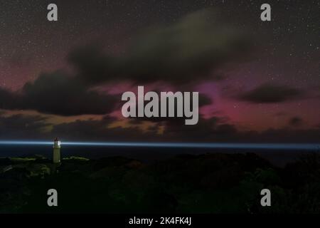 Der Cape Schanck Leuchtturm in einer sternenklaren Nacht. Stockfoto