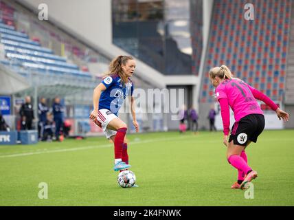 Oslo, Norwegen. 02. Oktober 2022. Oslo, Norwegen, 2. 2022. Oktober: Janni Bogild Thomsen (7 Valerenga) steuert den Ball während des Playoff-Spiels in Toppserien zwischen Valerenga und Rosenborg in der Intility Arena in Oslo, Norwegen (Ane Frosaker/SPP) Quelle: SPP Sport Pressefoto. /Alamy Live News Stockfoto