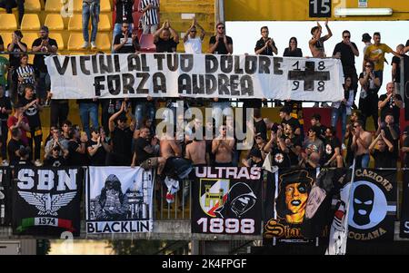 Benevento, Italien. 02. Oktober 2022. Ascoli Calcio 1898 Unterstützer während des Spiels der italienischen Fußball-Liga B 2022/2023 zwischen Benevento Calcio und Ascoli Calcio 1898 im Ciro Vigorito Stadion in Benevento (BN), Italien, am 2. oktober 2022 Credit: Independent Photo Agency/Alamy Live News Stockfoto