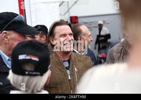 Ehemaliger Rennfahrer Stefan „Lill-Lövis“ Johansson (Mitte) beim Porsche Carrera Cup am Samstag im Grande Finale im Mantorp Park, Mantorp, Schweden. Stockfoto