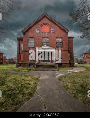 Medfield State Hospital, Wolkenverhangener Himmel Stockfoto