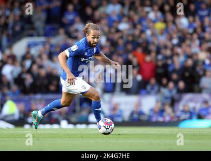 Ipswich, Großbritannien. 01. Oktober 2022. Marcus Harness von Ipswich Town läuft mit dem Ball während des Sky Bet League One Spiels zwischen Ipswich Town und Portsmouth in der Portman Road am 1. 2022. Oktober in Ipswich, England. (Foto von Mick Kearns/phcimages.com) Credit: PHC Images/Alamy Live News Stockfoto