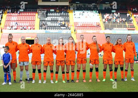Alajuela, Costa Rica. 21. August 2022. Alajuela, Costa Rica, August 21. 2022: Niederländische Fußballspieler während der Nationalhymne vor der FIFA U20 Frauen-Weltmeisterschaft Costa Rica 2022 Viertelfinale Fußballspiel zwischen Nigeria und den Niederlanden bei Morera Soto in Alajuela, Costa Rica. (Daniela Porcelli/SPP) Quelle: SPP Sport Press Foto. /Alamy Live News Stockfoto