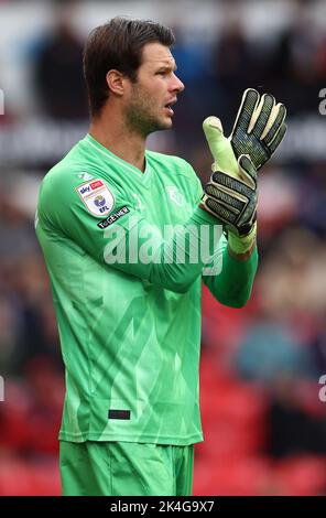 Stoke, Großbritannien. 2. Oktober 2022. Daniel Bachmann von Watford während des Sky Bet Championship-Spiels im bet365 Stadium, Stoke. Bildnachweis sollte lauten: Darren Staples/Sportimage Credit: Sportimage/Alamy Live News Stockfoto