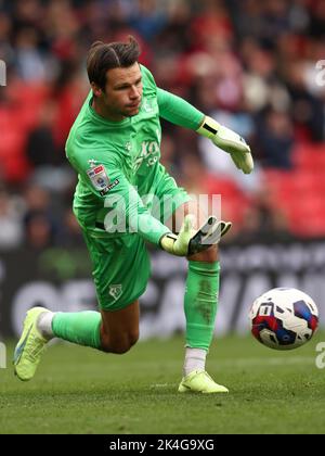 Stoke, Großbritannien. 2. Oktober 2022. Daniel Bachmann von Watford während des Sky Bet Championship-Spiels im bet365 Stadium, Stoke. Bildnachweis sollte lauten: Darren Staples/Sportimage Credit: Sportimage/Alamy Live News Stockfoto