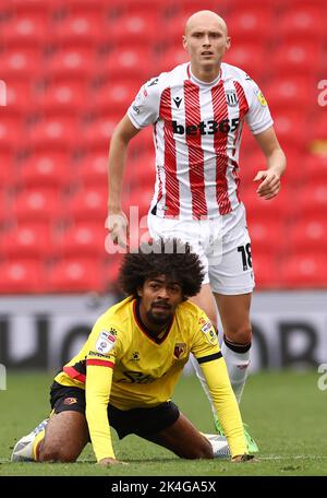 Stoke, Großbritannien. 2. Oktober 2022. Hamza Choudhury aus Watford während des Sky Bet Championship-Spiels im bet365 Stadium, Stoke. Bildnachweis sollte lauten: Darren Staples/Sportimage Credit: Sportimage/Alamy Live News Stockfoto