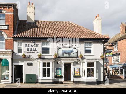 Das denkmalgeschützte Black Bull Pub in Thirsk, North Yorkshire, England, Großbritannien Stockfoto