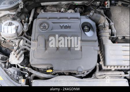 Hamburg, Deutschland. 07.. Mai 2022. Ein Dieselmotor VW EA288 im Motorraum eines Skoda Octavia RS-Kombi. Quelle: Jonas Walzberg/dpa/Alamy Live News Stockfoto