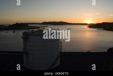 Sonnenuntergang über Cattwater, Plymouth Stockfoto