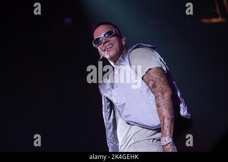 Eboli, Italien. 01. Oktober 2022. Sfera Ebbasta während der SFERA EBBASTA - FAMOSO TOUR 2022, Italienische Sängerin Musikkonzert in Eboli, Italien, Oktober 01 2022 Quelle: Unabhängige Fotoagentur/Alamy Live News Stockfoto