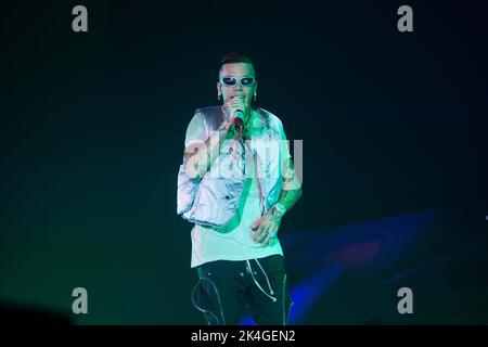 Eboli, Italien. 01. Oktober 2022. Sfera Ebbasta während der SFERA EBBASTA - FAMOSO TOUR 2022, Italienische Sängerin Musikkonzert in Eboli, Italien, Oktober 01 2022 Quelle: Unabhängige Fotoagentur/Alamy Live News Stockfoto