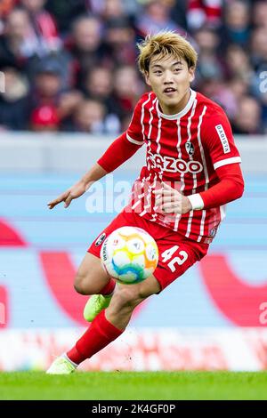 Freiburg Im Breisgau, Deutschland. 01. Oktober 2022. Fußball: Bundesliga, SC Freiburg - FSV Mainz 05, Matchday 8, Europa-Park Stadion. Freiburgs Ritsu Doan in Aktion. Kredit: Tom Weller/dpa - WICHTIGER HINWEIS: Gemäß den Anforderungen der DFL Deutsche Fußball Liga und des DFB Deutscher Fußball-Bund ist es untersagt, im Stadion und/oder vom Spiel aufgenommene Fotos in Form von Sequenzbildern und/oder videoähnlichen Fotoserien zu verwenden oder zu verwenden./dpa/Alamy Live News Stockfoto