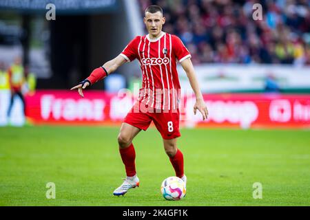 Freiburg Im Breisgau, Deutschland. 01. Oktober 2022. Fußball: Bundesliga, SC Freiburg - FSV Mainz 05, Matchday 8, Europa-Park Stadion. Freiburgs Maximilian Eggestein Gesten. Kredit: Tom Weller/dpa - WICHTIGER HINWEIS: Gemäß den Anforderungen der DFL Deutsche Fußball Liga und des DFB Deutscher Fußball-Bund ist es untersagt, im Stadion und/oder vom Spiel aufgenommene Fotos in Form von Sequenzbildern und/oder videoähnlichen Fotoserien zu verwenden oder zu verwenden./dpa/Alamy Live News Stockfoto