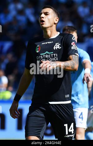 Roma, Latium. 02. Oktober 2022. Jakub Kiwior von Spezia während der Serie Ein Spiel zwischen SS Lazio gegen Spezia im Olimpico-Stadion in Rom, Italien, 02.. Oktober 2022. (Foto des Kredits AllShotLive/SipaUsa) Credit: SIPA USA/Alamy Live News Stockfoto