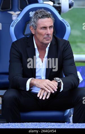 Roma, Latium. 02. Oktober 2022. Spezia-Trainer Luca Gotti während des Serie-A-Spiels zwischen SS Lazio und Spezia im Olimpico-Stadion in Rom, Italien, 02.. Oktober 2022. (Foto des Kredits AllShotLive/SipaUsa) Credit: SIPA USA/Alamy Live News Stockfoto
