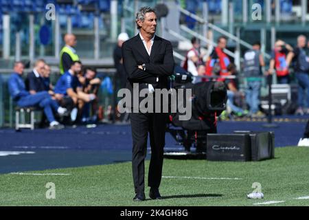 Roma, Latium. 02. Oktober 2022. Spezia-Trainer Luca Gotti während des Serie-A-Spiels zwischen SS Lazio und Spezia im Olimpico-Stadion in Rom, Italien, 02.. Oktober 2022. (Foto des Kredits AllShotLive/SipaUsa) Credit: SIPA USA/Alamy Live News Stockfoto