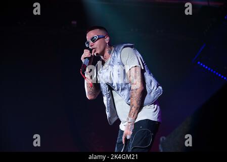 Eboli, Italien. 01. Oktober 2022. Sfera Ebbasta während der SFERA EBBASTA - FAMOSO TOUR 2022, Italienische Sängerin Musikkonzert in Eboli, Italien, Oktober 01 2022 Quelle: Unabhängige Fotoagentur/Alamy Live News Stockfoto