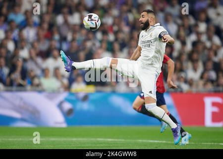 Madrid, Spanien. 03. Oktober 2022. Karim Benzema von Real Madrid während des La Liga-Spiels zwischen Real Madrid und CA Osasuna spielte im Santiago Bernabeu Stadion am 2. Oktober 2022 in Madrid, Spanien. (Foto von Ruben Albarran/PRESSIN) Quelle: PRESSINPHOTO SPORTS AGENCY/Alamy Live News Stockfoto