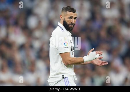 Madrid, Spanien. 03. Oktober 2022. Karim Benzema von Real Madrid während des La Liga-Spiels zwischen Real Madrid und CA Osasuna spielte im Santiago Bernabeu Stadion am 2. Oktober 2022 in Madrid, Spanien. (Foto von Ruben Albarran/PRESSIN) Quelle: PRESSINPHOTO SPORTS AGENCY/Alamy Live News Stockfoto