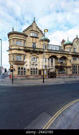 Die Philharmonic Dining Rooms im Stadtzentrum von Liverpool. Außenaufnahme des Gebäudes. Stockfoto