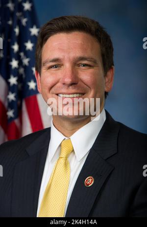 Gouverneur von Florida, Ron DeSantis, in einem offiziellen Porträt von 2013, als er 2013-2018 zum ersten Mal als Repräsentant von Florida im US-Repräsentantenhaus diente, bevor er 2019 Gouverneur von Florida wurde. (USA) Stockfoto