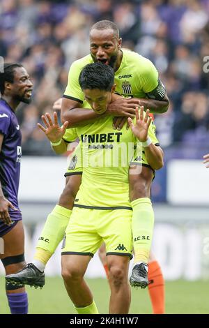 Ryota Morioka von Charleroi feiert nach einem Treffer bei einem Fußballspiel zwischen RSCA Anderlecht und Sporting Charleroi am Sonntag, 02. Oktober 2022 in Anderlecht, am 10. Tag der „Jupiler Pro League“ der ersten Division der belgischen Meisterschaft 2022-2023. BELGA FOTO BRUNO FAHY Stockfoto