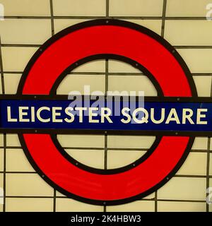 Leicester Square Schild in london U-Bahn UK Stockfoto