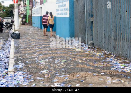 Brasilien. 02. Oktober 2022. Marília, SP - 02.10.2022: ELEIÇÃO EM MARILIA - Wähler während der Abstimmung in der Stadt Marília, Region im mittleren Westen des Bundesstaates São Paulo (Foto: ALF Ribeiro/Fotoarena) Quelle: Foto Arena LTDA/Alamy Live News Stockfoto