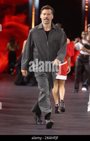 Nikolaj Coster-Waldau läuft auf dem Laufsteg für die L’Oreal Womenswear Frühjahr/Sommer 2023 im Rahmen der Paris Fashion Week am 02. Oktober 2022 in Paris, Frankreich. Foto von Jerome Domine/ABACAPRESS.COM Stockfoto