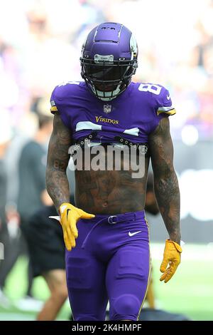 London, Großbritannien. 2.. Oktober 2022; Tottenham Hotspur Stadium. Tottenham, London, England; NFL UK Football, Minnesota Vikings versus the New Orleans Saints: Minnesota Vikings Tight End Irv Smith Jr. pre-game Credit: Action Plus Sports Images/Alamy Live News Stockfoto