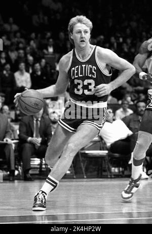 Boston Celtics Forward Larry Bird wird während eines Spiels in Chicago in der 1980s gezeigt. Stockfoto