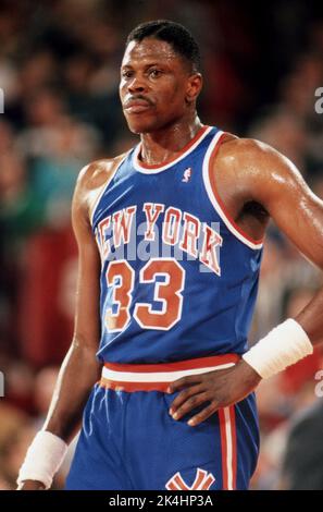 Das New York Knicks Center wird in der Spielaktion gegen die Chicago Bulls um 1989 gezeigt. Stockfoto