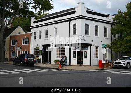 Ein Eckgeschäft in der historischen Altstadt von Alexandria, Virginia. Stockfoto