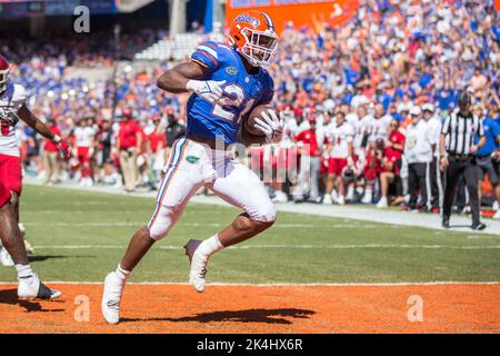 2. Oktober 2022: Florida Gators läuft zurück Lorenzo Lingard (21) eilt ein, um beim NCAA-Fußballspiel zwischen den Eastern Washington Eagles und den Florida Gators im Ben Hill Griffin Stadium Gainesville, FL, Punkten zu können. Jonathan Huff/CSM. Stockfoto
