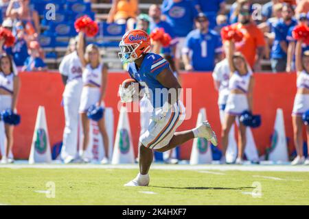 2. Oktober 2022: Florida Gators läuft zurück Trevor Etienne (7) kehrt während des NCAA-Fußballspiels zwischen den Eastern Washington Eagles und den Florida Gators im Ben Hill Griffin Stadium Gainesville, FL, zurück. Jonathan Huff/CSM. Stockfoto