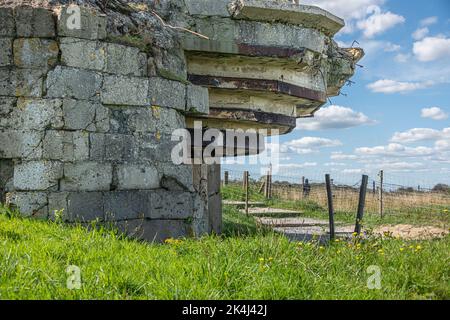 Die Atlantische Mauer mit Bombenschutz an der Landungsstelle vom 6. Juni 1944 an der Pointe du hoc in der Normandie, Frankreich Stockfoto