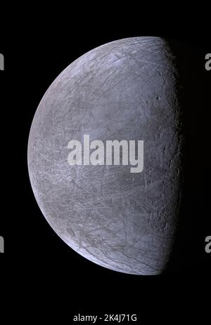 Europa, einer der Monde des Planeten Jupiter, Blick in blauem Filter. Stockfoto