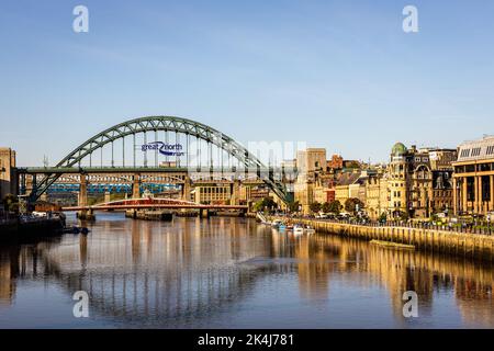 Newcastle upon Tyne, 13. Sep, 2022: Brücken über den Fluss Tyne. Stockfoto